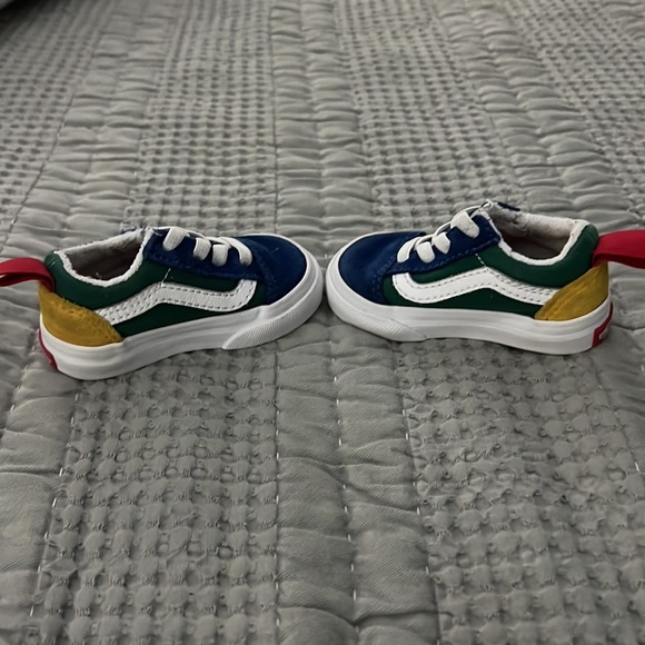 Vans - Picture 3 of 5